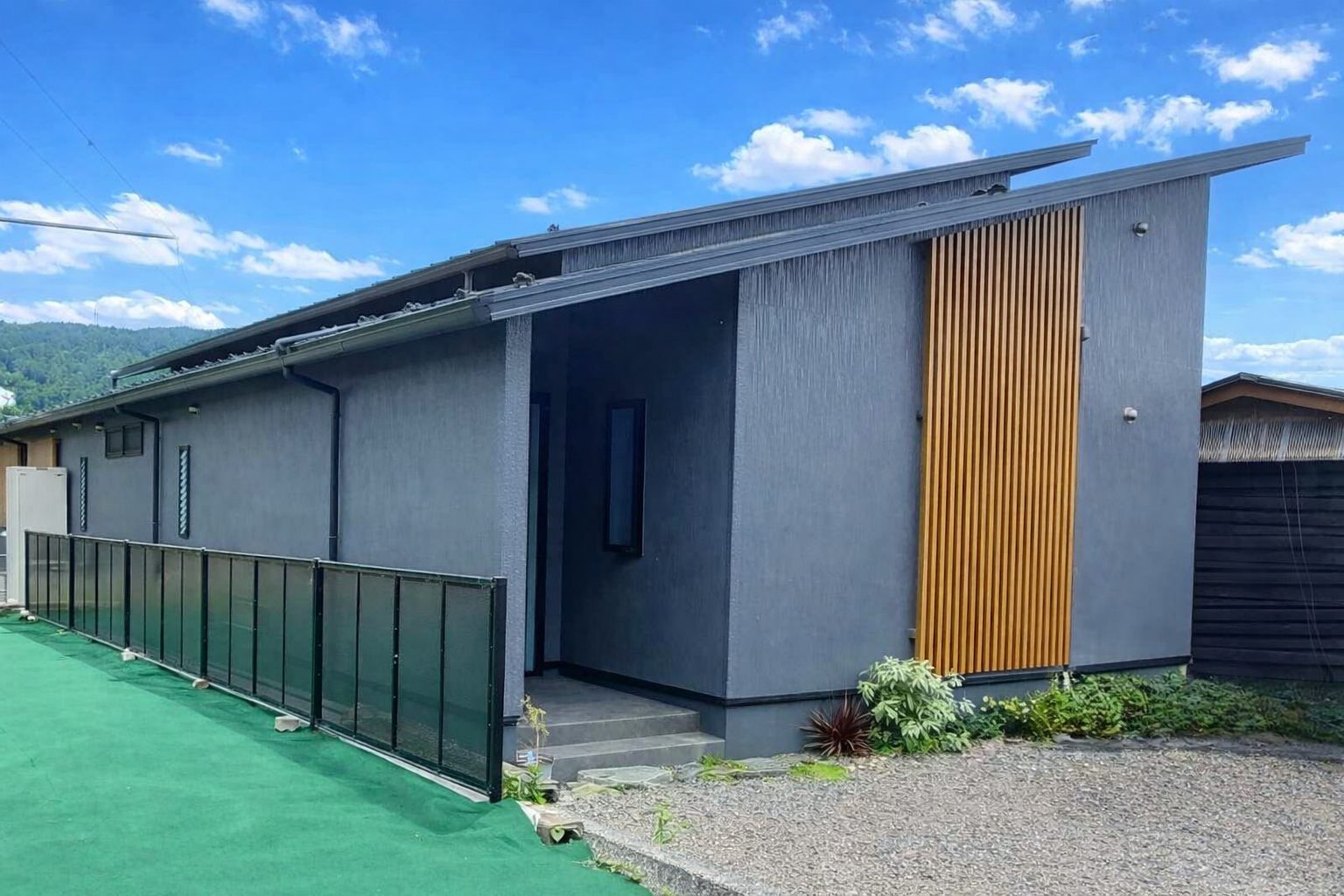 久万高原町 外壁塗装および屋根遮熱塗装 施工後の外観