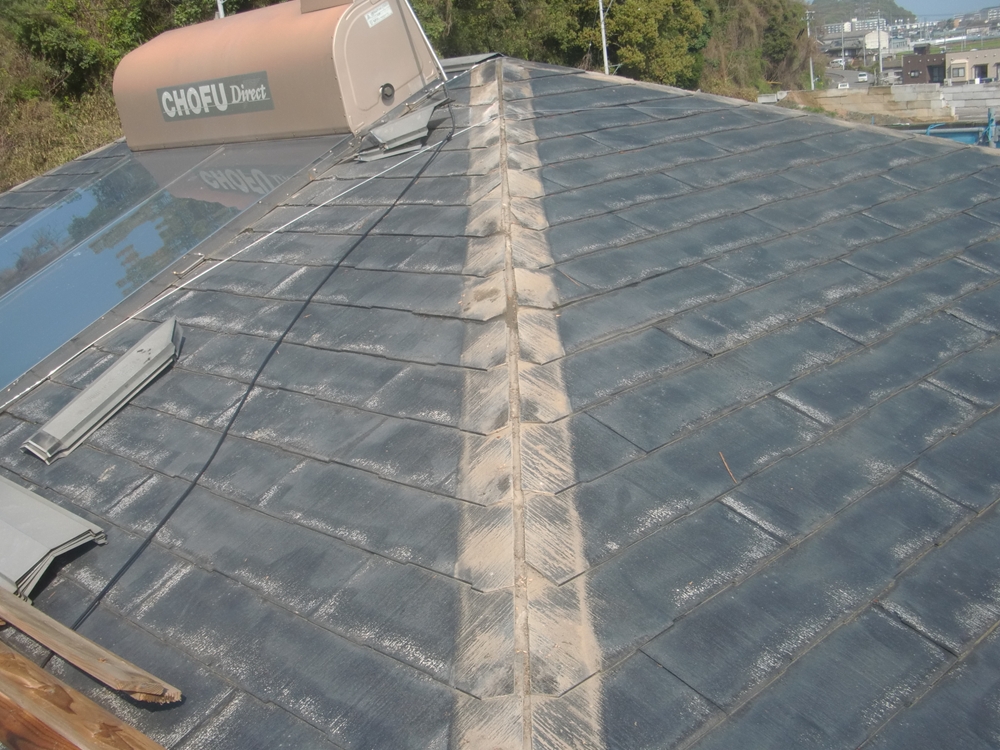 屋根カバー工法 既存棟板金と役物の撤去作業